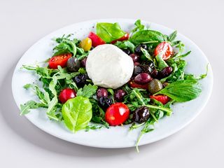 Mozzarella na sałacie