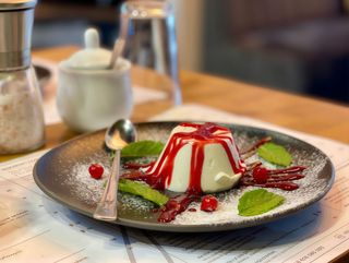 Panna cotta z malinami