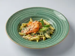 Penne z pieczonym łososiem 300g
