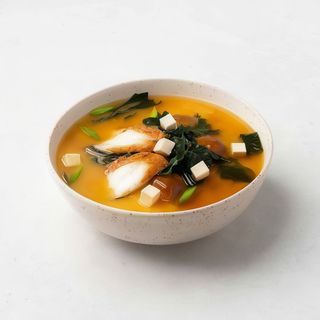 Zupa miso z węgorzem