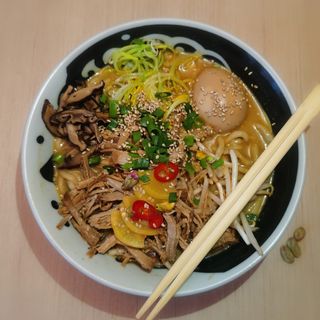 Mięsny Ramen z wieprzowina 400 ml