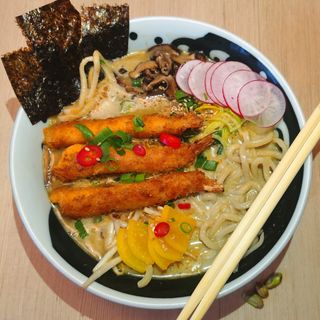 Ramen Pistacjowy z krewetkami