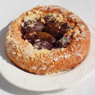 Drożdżówka ze śliwkami