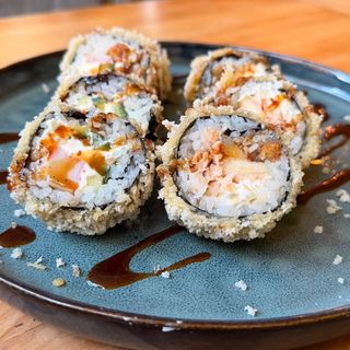 Futomak z łososiem i surimi