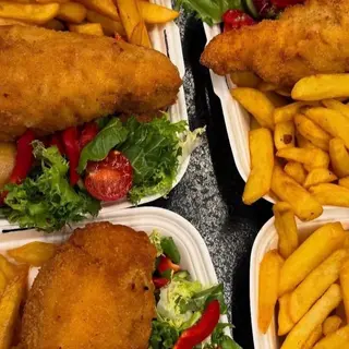 De volaille z sałatką i frytkami 