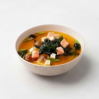 Zupa miso z łososiem