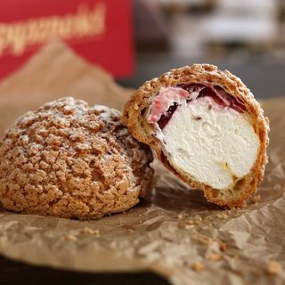 Ptyś Francuski z malinami 