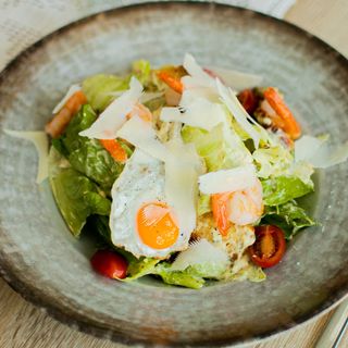 Sałatka Cezar z Krewetkami/Kurczakiem/Łososiem 250g