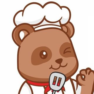 Boczek rolowany w sosie chrzanowym z surówką