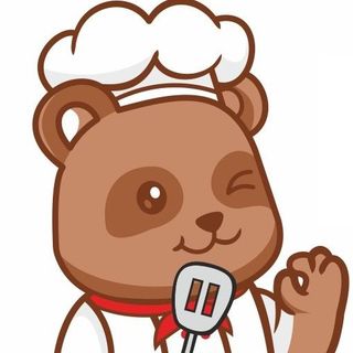 Naleśniki z prażonym jabłkiem i bitą śmietaną 