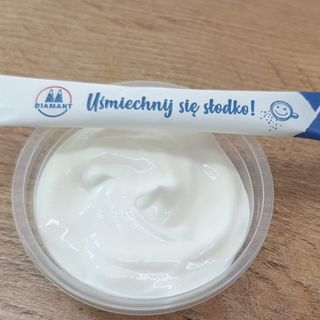 Kwaśna śmietana plus cukier