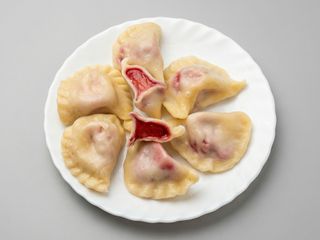 Pierogi z całymi truskawkami porcja 6szt