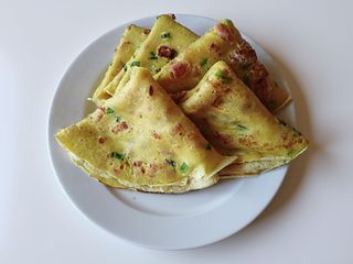 Naleśniki z szynką i pieczarkami