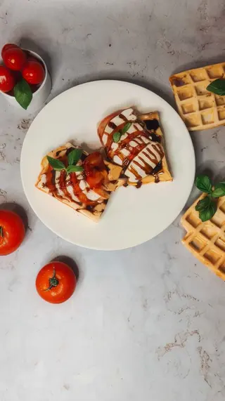 Z pomidorem i mozarellą sos balsamiczny
