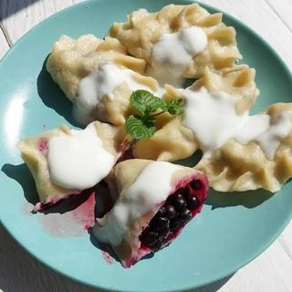 Pierogi z leśnymi jagodami