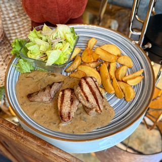 Polędwiczka wieprzowa w sosie borowikowym