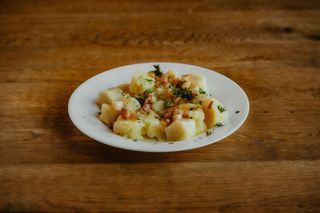 Kopytka z boczkiem i cebulką 200g