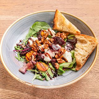 Jesienna z burakiem i fetą