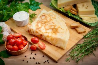 Naleśnik wytrawny Cezarski