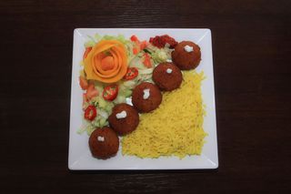 Falafel na talerzu