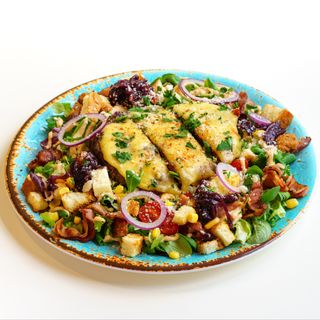 Sałatka z Kotletem Wołowym