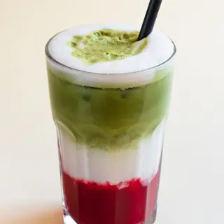 Iced Raspberry Matcha Latte 400ml