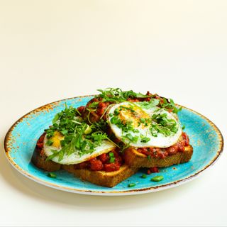 Szakszuka na Tostach