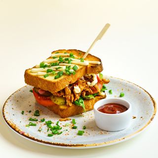 Tost z Szarpanym Kurczakiem