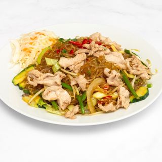 Makaron sojowy z kurczakiem 