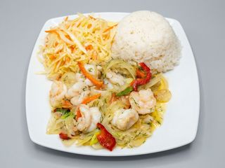 Dużo krewetki w sosie czosnkowym