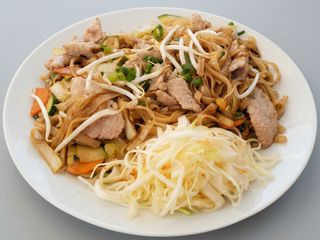 Makaron sojowy z wieprzowiną 