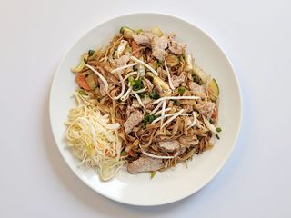 makaron ryżowy z cielęcina