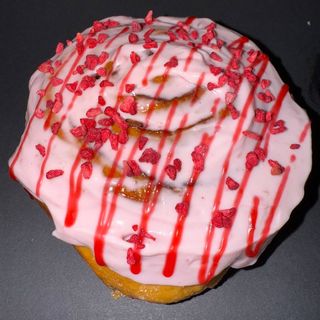 Cinnamon rolls malinowy