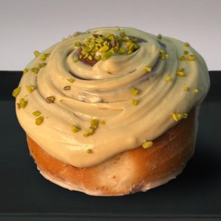 Cinnamon rolls pistacjowy