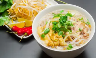 Zupa PHO z kurczakiem