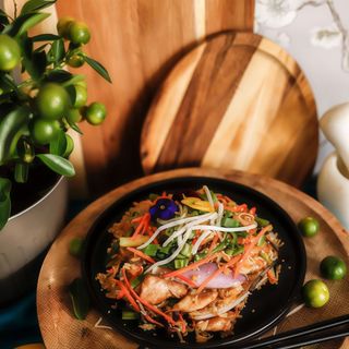 Panda box - kurczak z warzywami i makaronem, ostry 450g