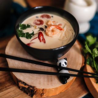 Zupa tom kha z krewetkami