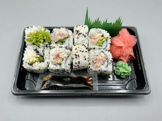 10. Uramaki łosoś z sezamem 