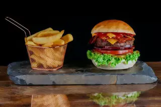 Burger MadDog i mini frytki