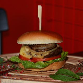 Zestaw z burgerem miesiąca Don Garlik