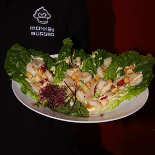 Sałatka miesiąca Cezar z krewetkami