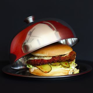 Zestaw z burgerem miesiąca Crispy Chicken