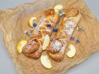 Croissant z jabłkiem i cynamonem 225g
