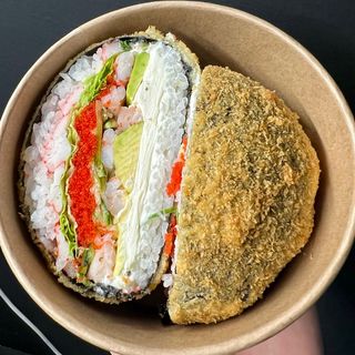 Sushi Burger z krewetka i śnieżnym krabem 