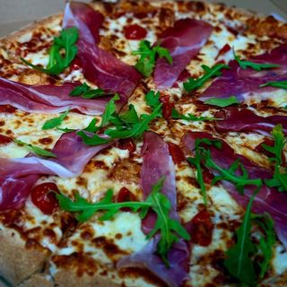 Pizza parmeńska 32cm