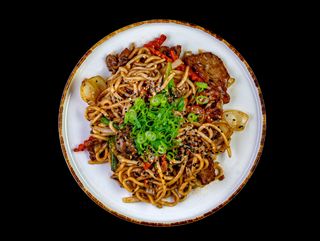 Udon z karmelizowaną cielęciną