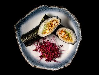 Handroll z węgorzem