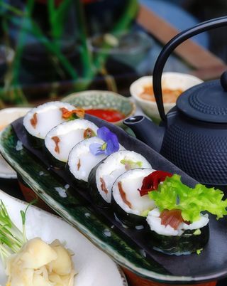 Z małżami św Jakuba i warzywami