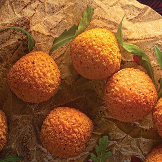 4 kulki serowe + sos żurawinowy