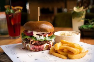 Burger zakopiański 220g wołowiny